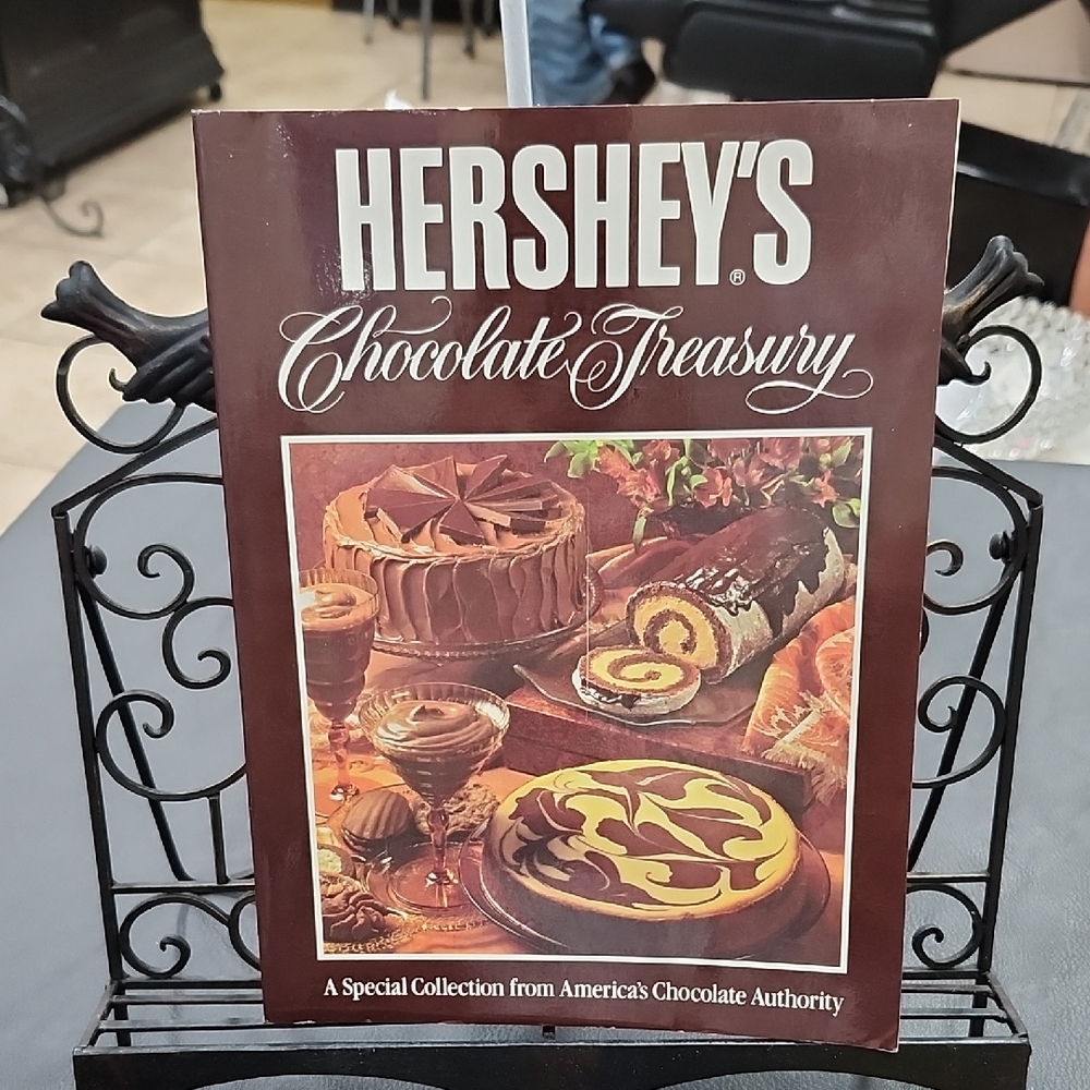 HERSHEY'S CHOCOLATE TREASURY COOKBOOK